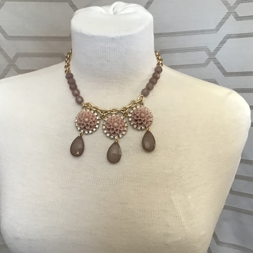 NWOT Lia Sophia Exotic Bloom & Botanica Necklace Statement Bib Necklace